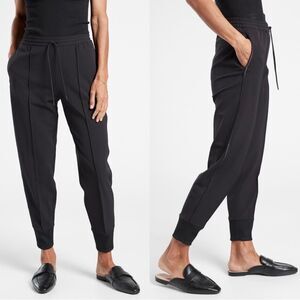 ATHLETA Endeavor Mid Rise Pintuck Twill Jogger Pants in Black Size 8